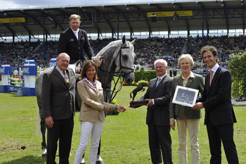 BEVERLEY WIDDOWSON NAMED AS FEI OWNER OF THE YEAR 2011 BEVERLEY WIDDOWSON NAMED AS FEI OWNER OF THE YEAR 2011